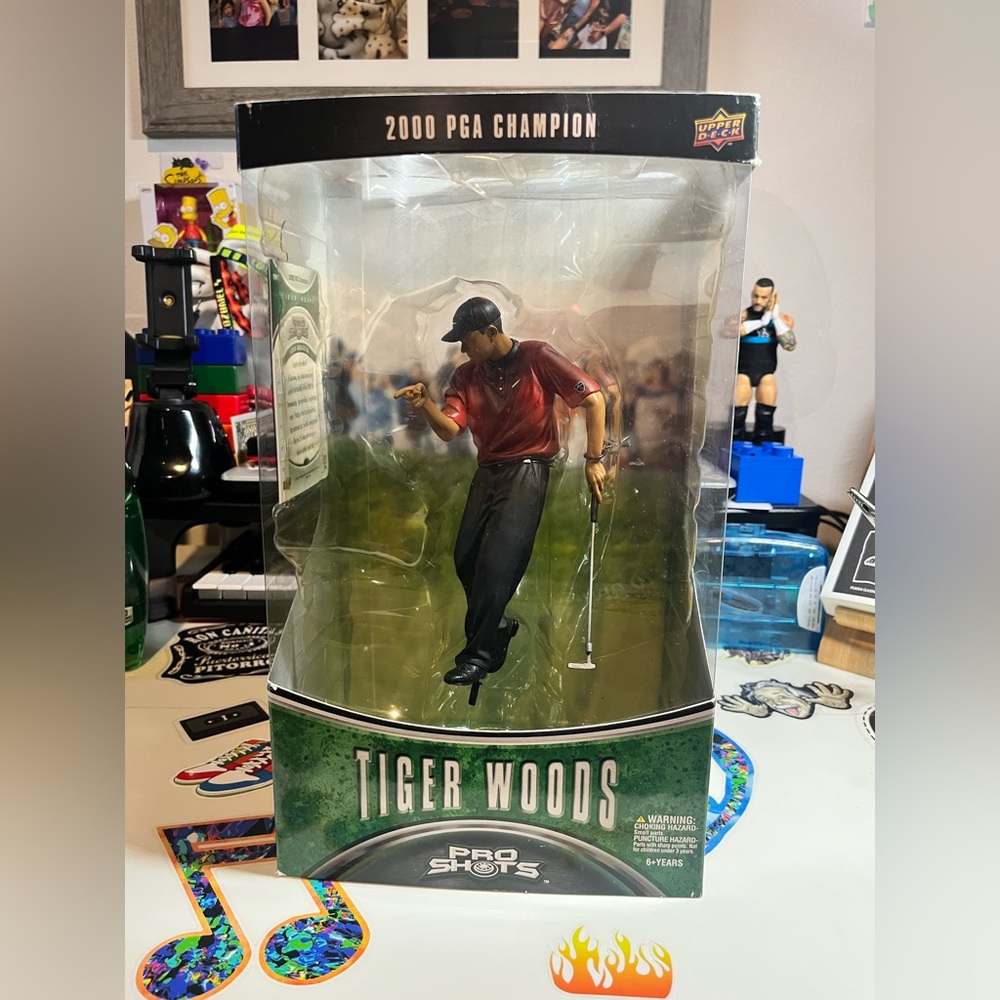 Tiger Woods Upper Deck 2000 PGA Champion "The Point" Pro Shots Action Figure Red
